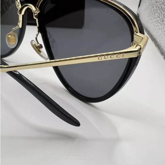 1 little scratche - Picture 2 of 9